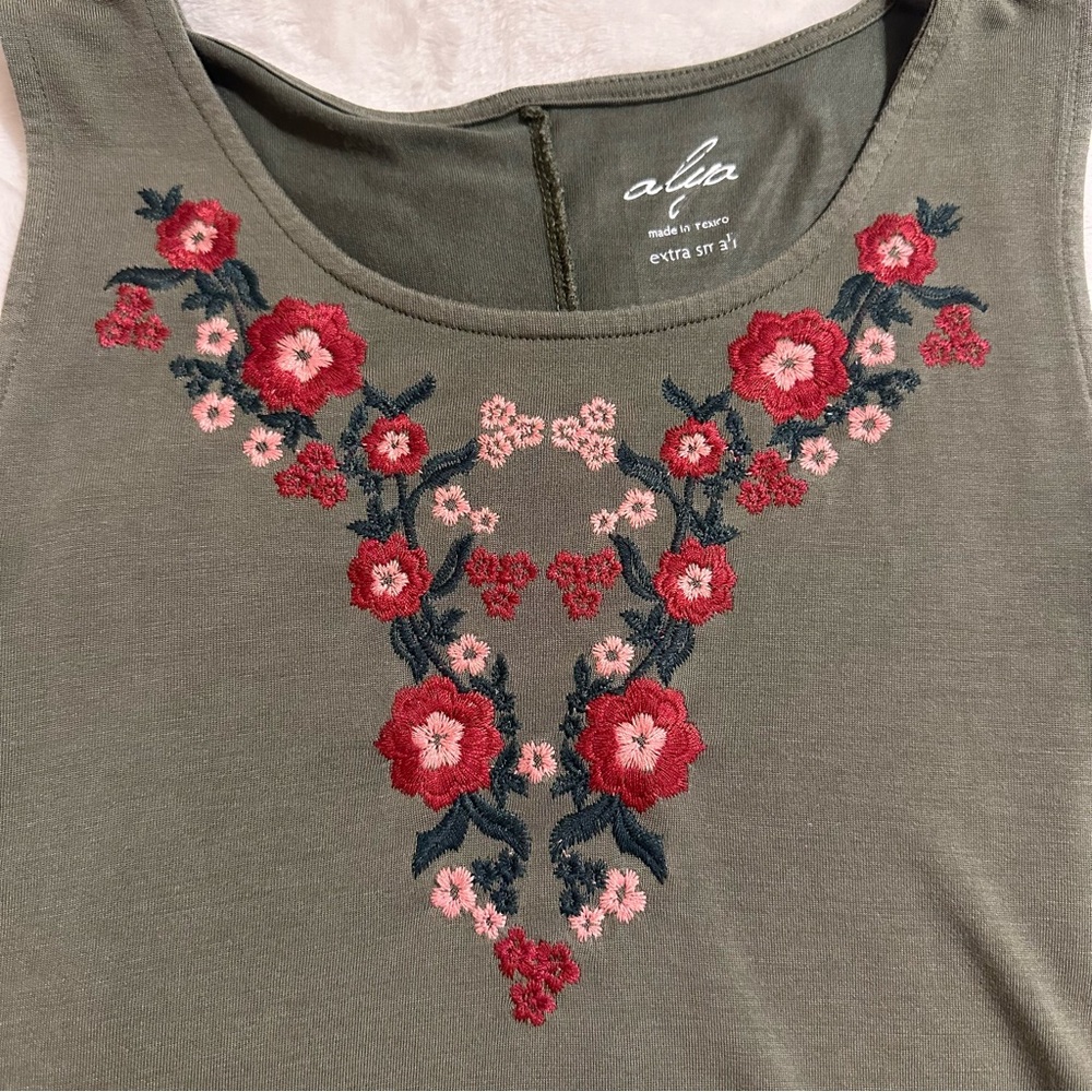Army green tank top with embroidered flowers | Alya brand | Women’s XS tank